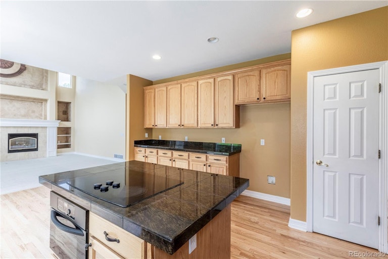 Photo 18 of 40 - 3211 Coyote Hills Ct, Castle Rock, CO 80109