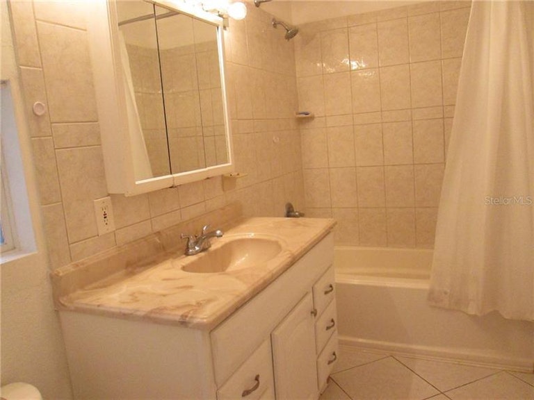 Photo 8 of 13 - 411 E 3rd St, Chuluota, FL 32766