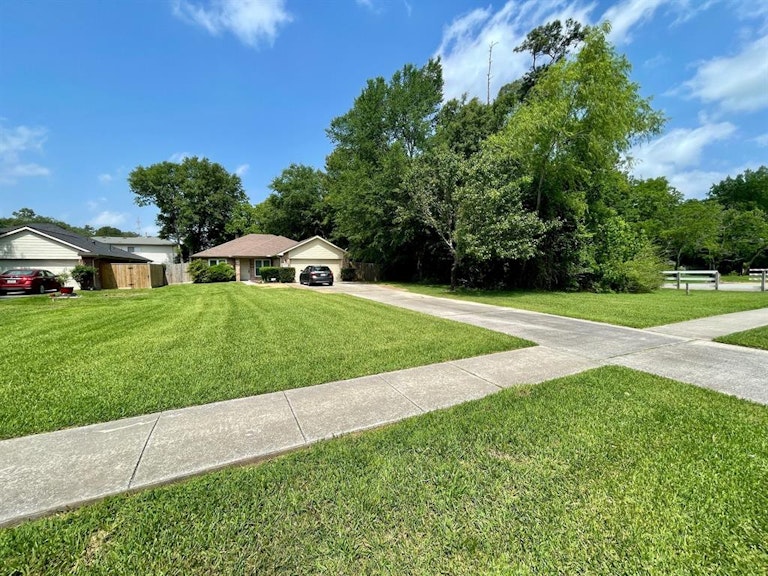 Photo 3 of 45 - 16107 Mesa Blvd, Humble, TX 77396
