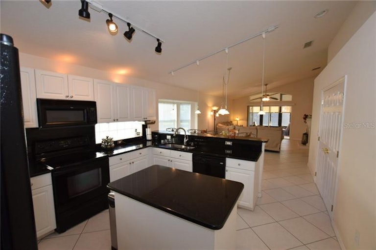 Photo 8 of 25 - 13908 Budworth Cir, Orlando, FL 32832
