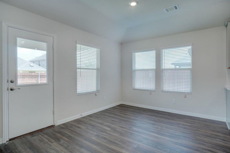 Photo 12 of 28 - 2140 Bellatrix Dr, Haslet, TX 76052