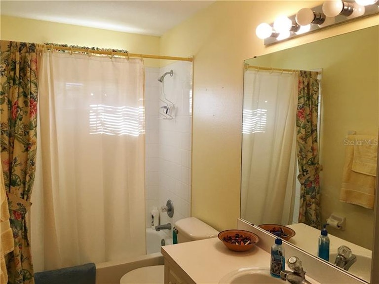 Photo 13 of 25 - 24535 Laurel Ridge Dr, Lutz, FL 33559