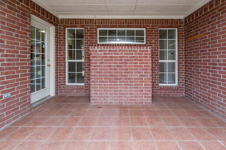 Photo 23 of 25 - 10170 Meadowcrest Dr, Benbrook, TX 76126