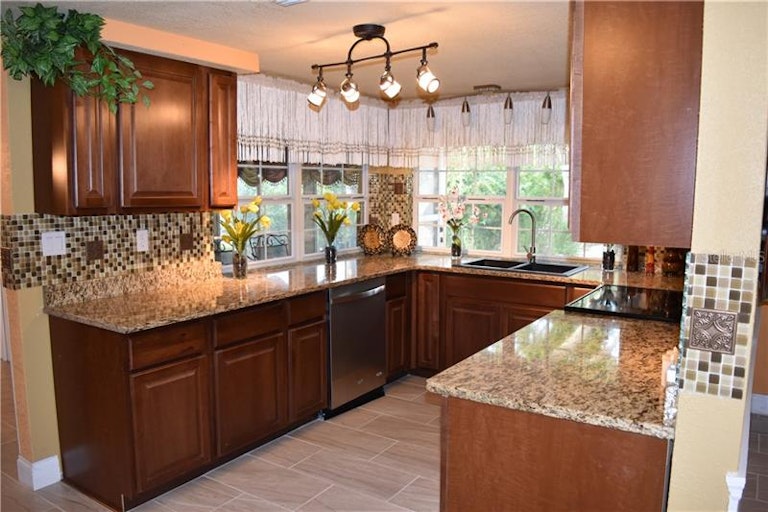 Photo 8 of 25 - 12416 Cobble Stone Dr, Hudson, FL 34667