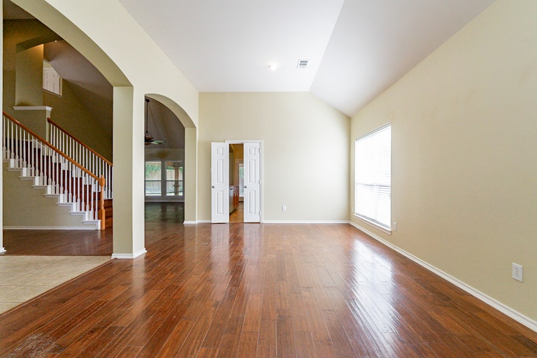 Photo 15 of 36 - 6714 Creek Bnd, Rowlett, TX 75089