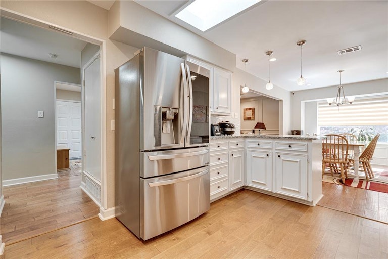 Photo 13 of 29 - 2609 Still Meadow Rd, Irving, TX 75060