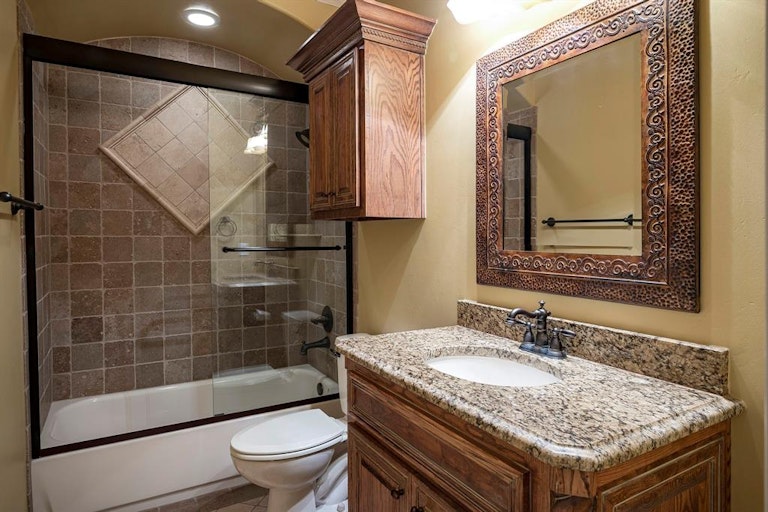 Photo 25 of 40 - 6624 Sondra Dr, Dallas, TX 75214