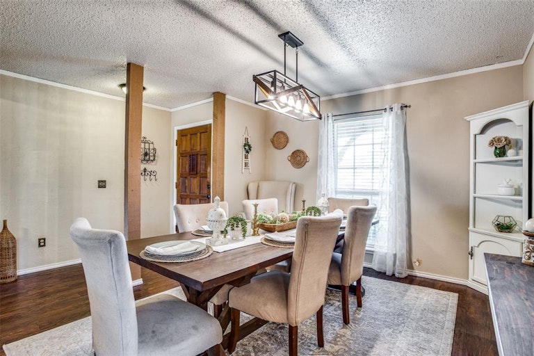Photo 13 of 36 - 3008 Kensington Dr, Mesquite, TX 75150