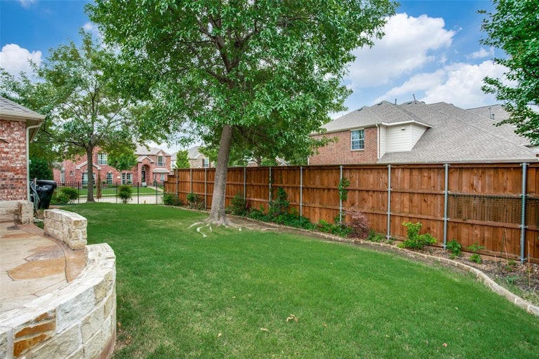 Photo 32 of 38 - 5803 Lone Rock Rd, Frisco, TX 75036