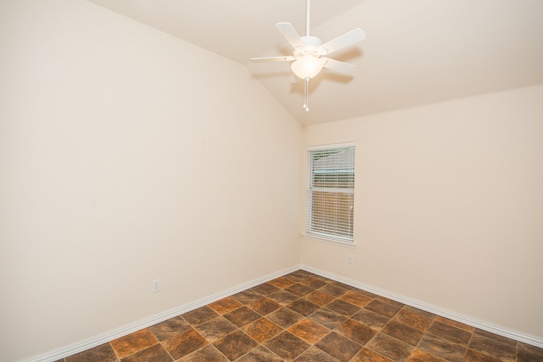 Photo 19 of 25 - 403 Oxford Loop, Princeton, TX 75407