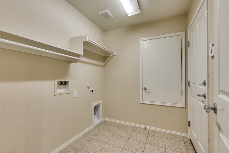Photo 13 of 27 - 15832 Mirasol Dr, Fort Worth, TX 76177