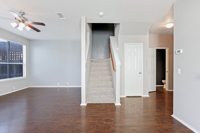 Photo 13 of 25 - 4128 Macy Ln, Fort Worth, TX 76244