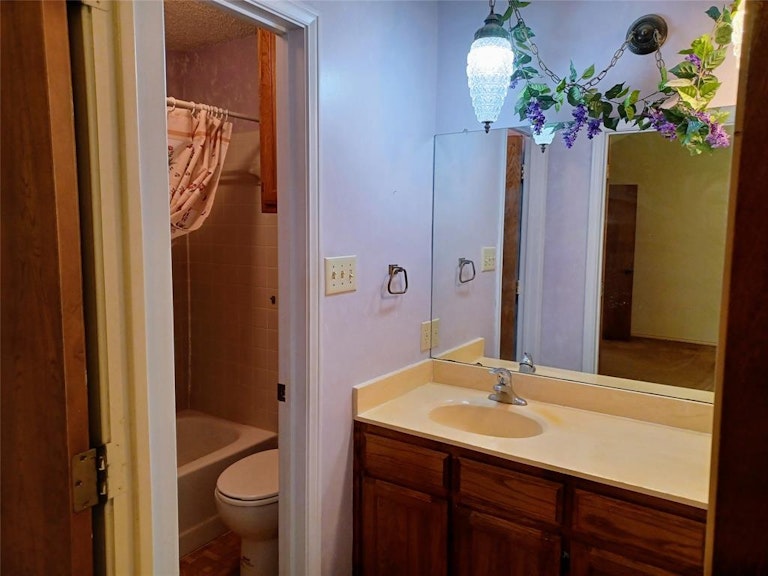 Photo 12 of 21 - 3917 Spoonwood Ln, Fort Worth, TX 76137