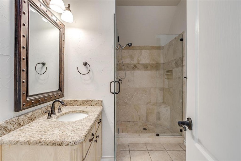 Photo 34 of 40 - 6006 Sunderland Dr, Colleyville, TX 76034