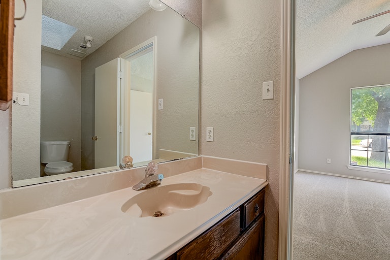 Photo 21 of 36 - 10503 Leroy Ct, Dallas, TX 75217