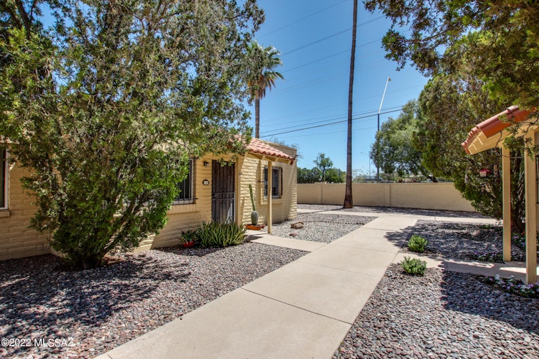 Photo 3 of 40 - 810 S Kolb Rd #64, Tucson, AZ 85710