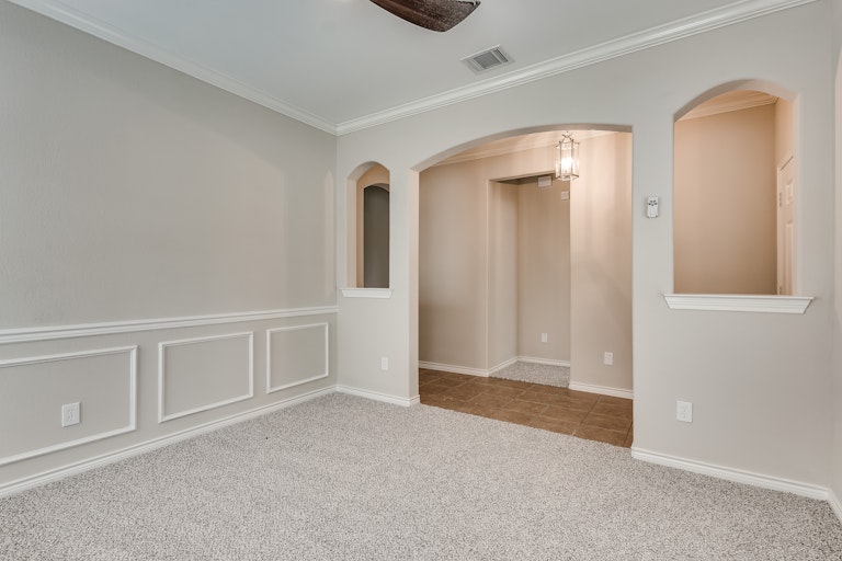 Photo 10 of 28 - 905 Charleston Ln, Savannah, TX 76227