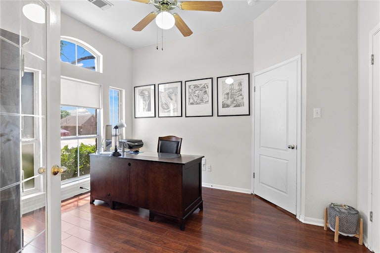 Photo 7 of 32 - 1104 Terra St, Round Rock, TX 78665