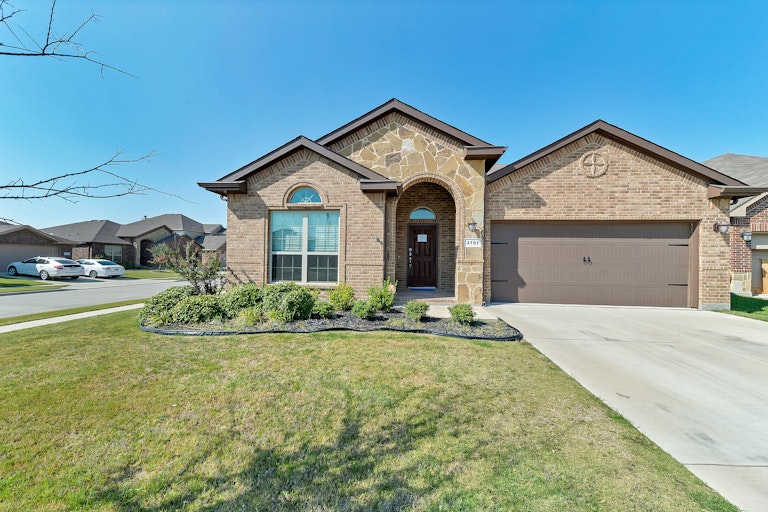 Photo 1 of 28 - 4701 Red Gate Cir, Keller, TX 76244