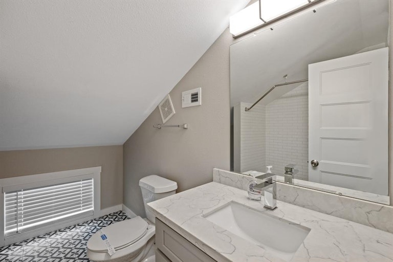Photo 16 of 21 - 3838 Alsace St, Houston, TX 77021