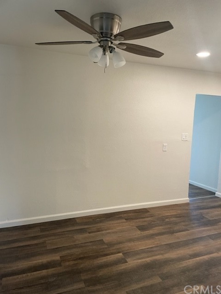 Photo 7 of 24 - 620 E Washington Ave, San Jacinto, CA 92583