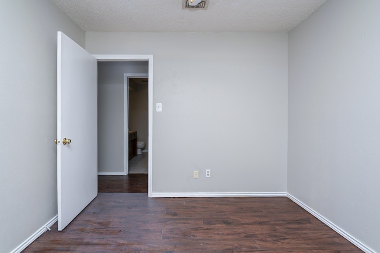 Photo 12 of 18 - 1708 Oak Tree Dr, Denton, TX 76209