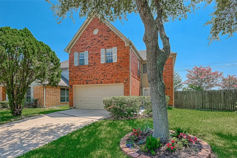 Photo 3 of 42 - 8706 Fondren Village Dr, Houston, TX 77071