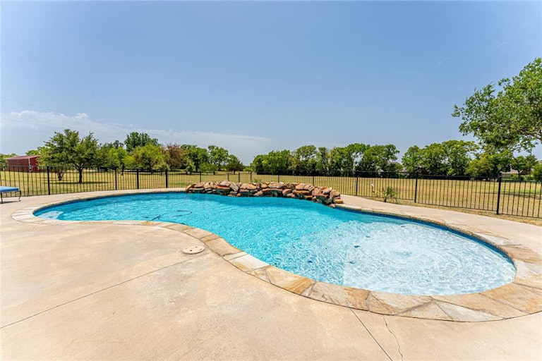 Photo 30 of 36 - 1434 S Fm 740, Heath, TX 75032