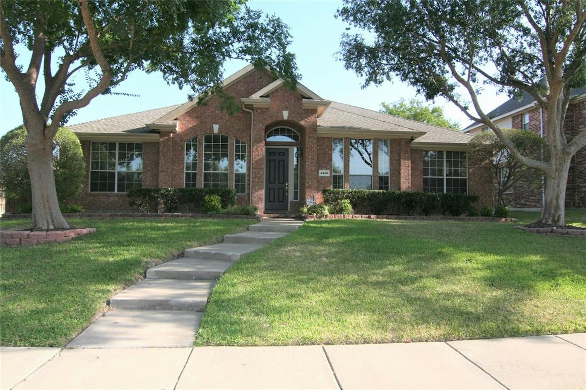 Photo 1 of 40 - 4420 Greenfield Dr, Richardson, TX 75082