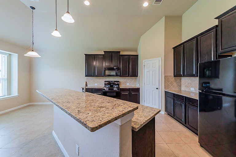 Photo 6 of 35 - 13707 Parkers Cove Ct, Houston, TX 77044