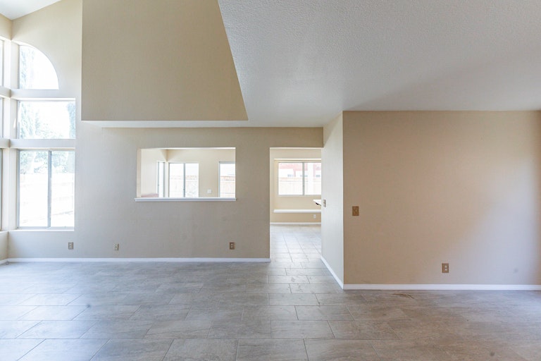 Photo 13 of 24 - 15641 Coventry Ln, Fontana, CA 92337