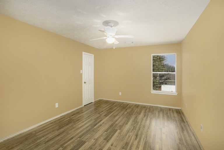Photo 13 of 17 - 15022 Sunset Villa Ct, Humble, TX 77396