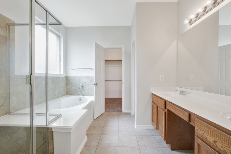 Photo 15 of 25 - 10045 Voss Ave, Fort Worth, TX 76244