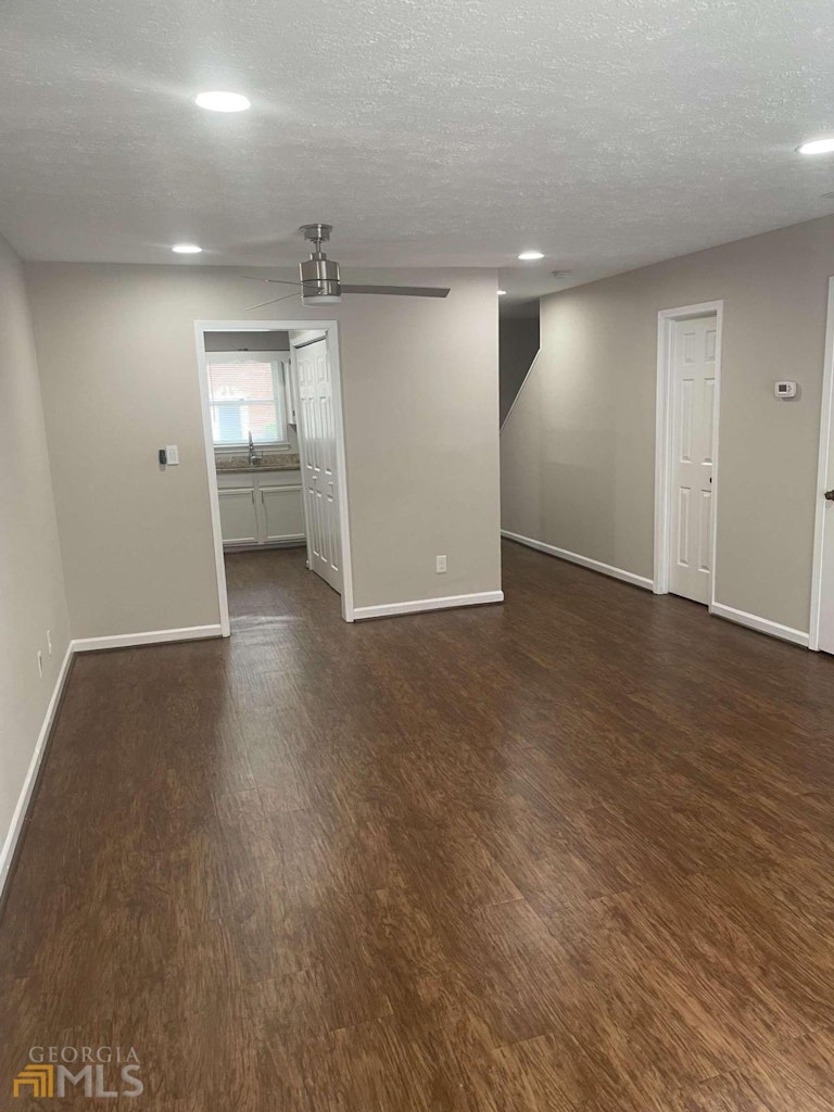 Photo 6 of 18 - 2926 Webb Bridge Rd, Alpharetta, GA 30009
