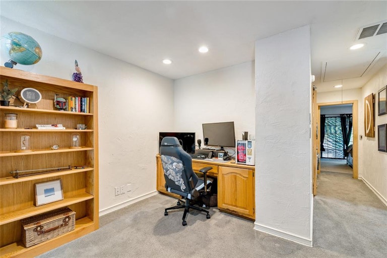 Photo 30 of 33 - 5100 Verde Valley Ln #172, Dallas, TX 75254