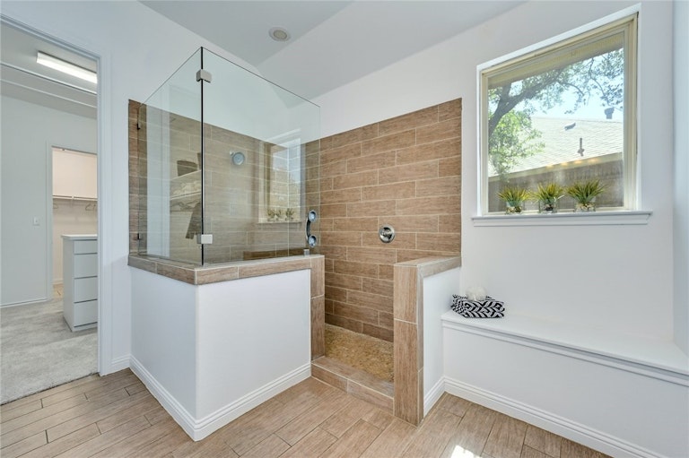 Photo 17 of 31 - 1008 Winding Way Dr, Georgetown, TX 78628