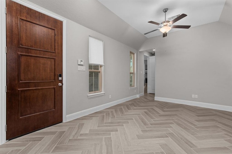 Photo 29 of 38 - 5922 Arcola Meadow Ct, Houston, TX 77059