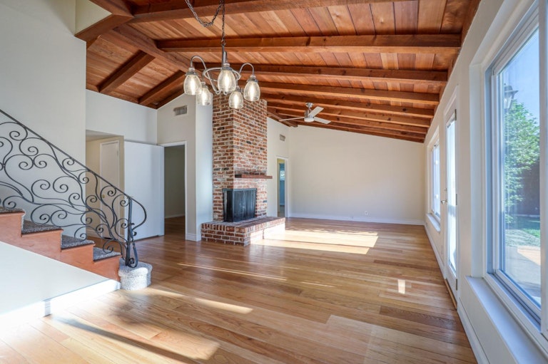 Photo 5 of 26 - 3252 Northwood Rd, Sacramento, CA 95821