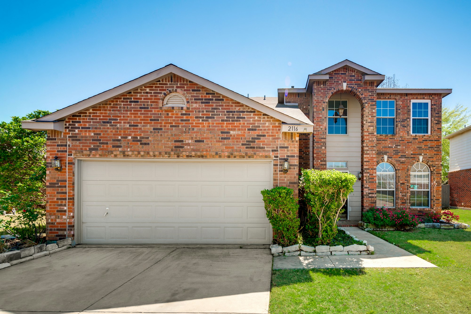 Photo 1 of 28 - 2116 Willow Ct, Little Elm, TX 75068