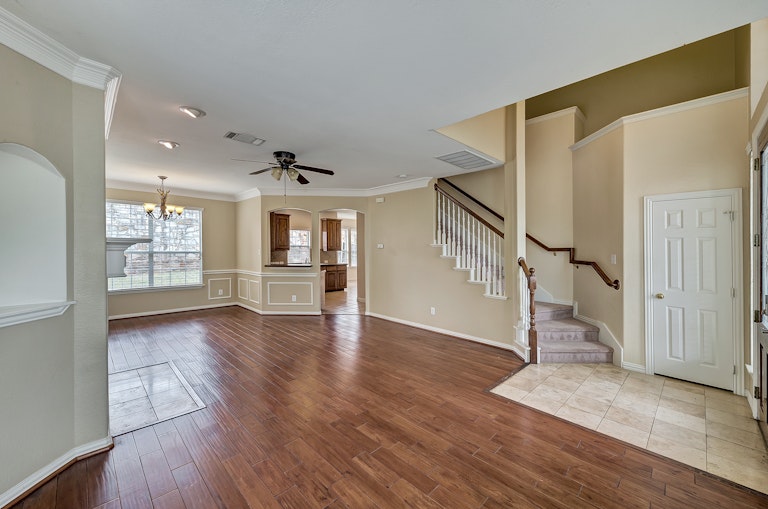 Photo 5 of 24 - 8711 Rugby Dr, Irving, TX 75063