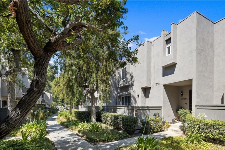 Photo 1 of 11 - 237 Ridge Terrace Ln, Montebello, CA 90640
