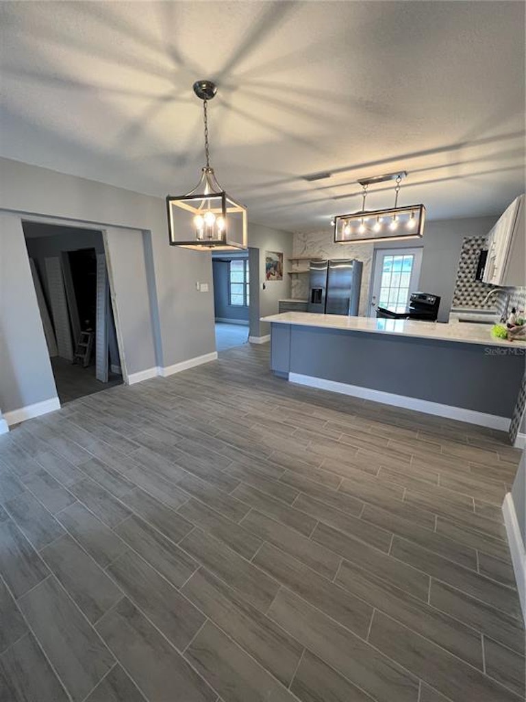 Photo 2 of 9 - 4712 W Fairview Hts, Tampa, FL 33616