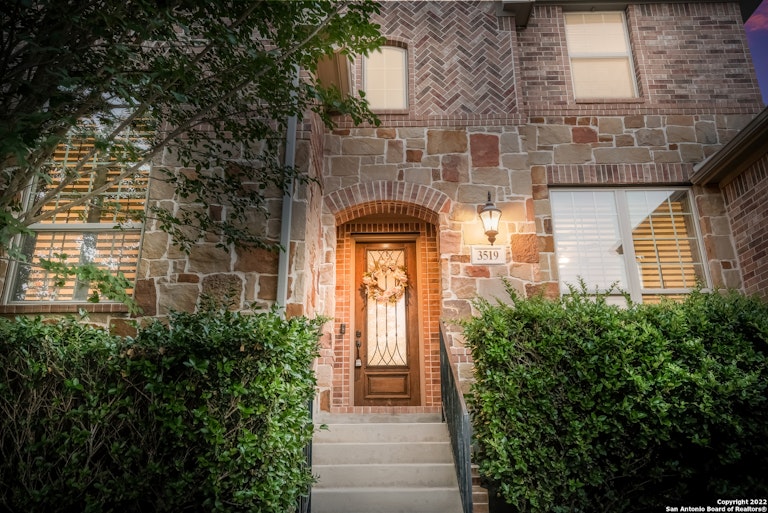 Photo 6 of 35 - 3519 Crest Noche Dr, San Antonio, TX 78261