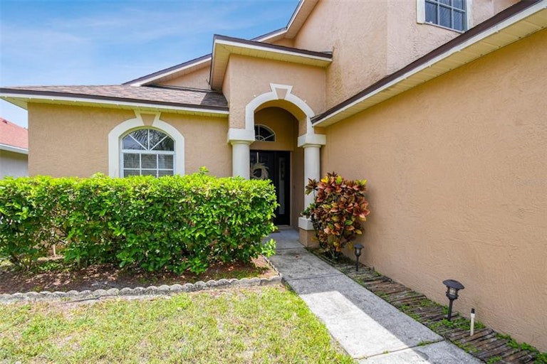 Photo 5 of 61 - 10230 Charleston Corner Rd, Tampa, FL 33635