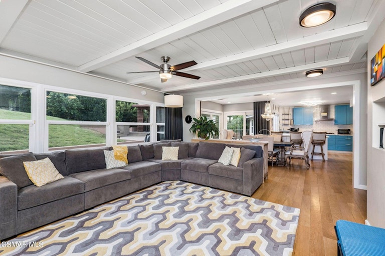 Photo 28 of 60 - 4641 Caritina Dr, Tarzana, CA 91356