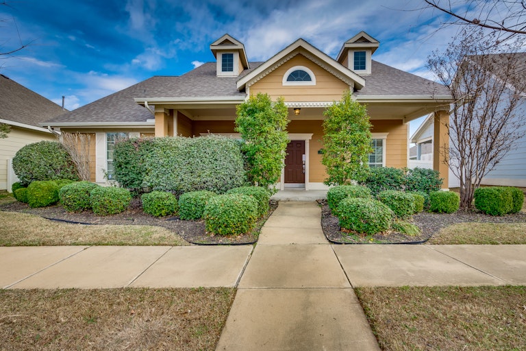 Photo 1 of 24 - 1226 Long Leaf Dr, Savannah, TX 76227