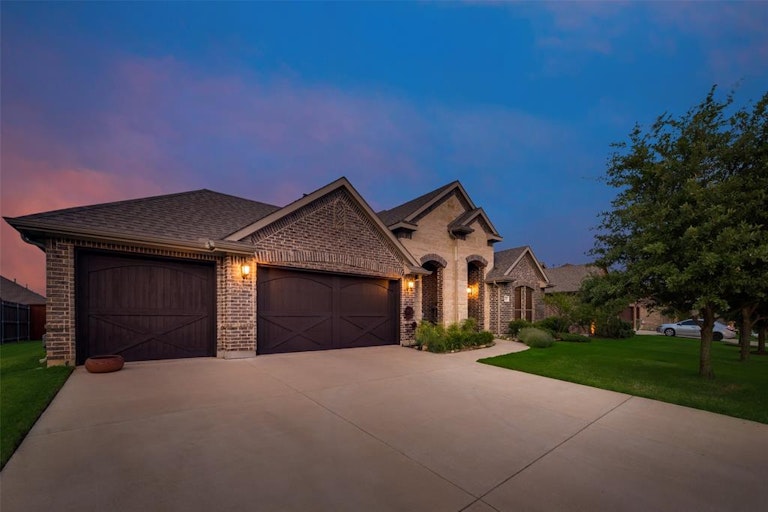 Photo 38 of 38 - 2222 Fallbrooke Dr, Grand Prairie, TX 75050
