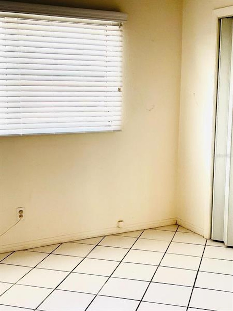 Photo 10 of 17 - 4250 37th St S #7, Saint Petersburg, FL 33711
