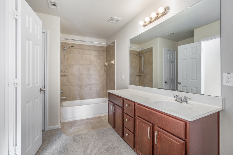 Photo 6 of 17 - 4930 Hackamore Brook Ct, Katy, TX 77449