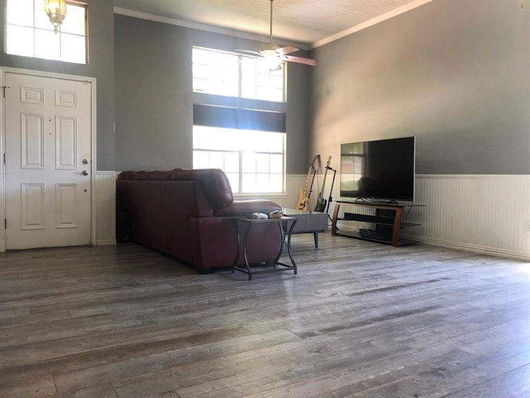 Photo 3 of 30 - 7513 Silverthorn Dr, Rowlett, TX 75089